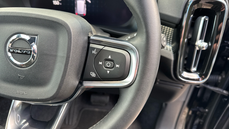 Volvo XC40 2.0 B4P Plus Dark 5dr Auto Petrol Estate